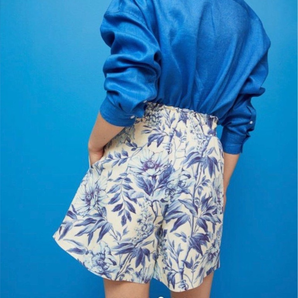 Casablanca Vintage High Waisted Floral Shorts – Blue & Tan Print | Women’s Size - Picture 2 of 9